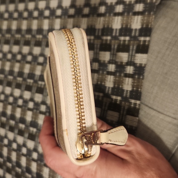 Coach Accordion Zip Long Wallet, Off-White and Canvas - Picture 6 of 13